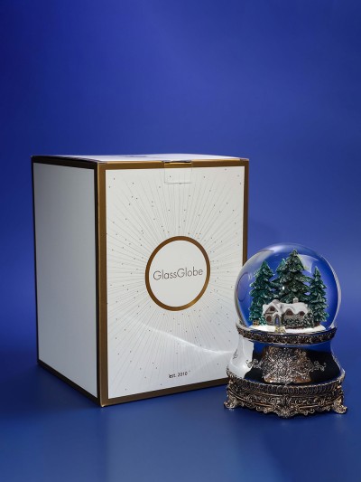 Boule à neige GLASSGLOBE accompagnée de sa boîte cadeau élégante et festive
