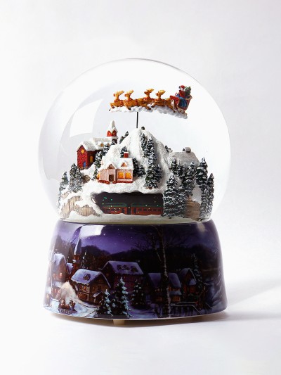 Boule à Neige Musicale géante « Le Village de Noël » avec Un Petit Train, Le traîneau du père Noël tiré par Ses Rennes et la mél