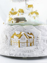 Große Schneekugel „Goldener Heiligabend“ mit fahrendem Dampfzug, rotierendem Schlitten und Spieluhr