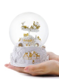 Große Schneekugel „Goldener Heiligabend“ mit fahrendem Dampfzug, rotierendem Schlitten und Spieluhr