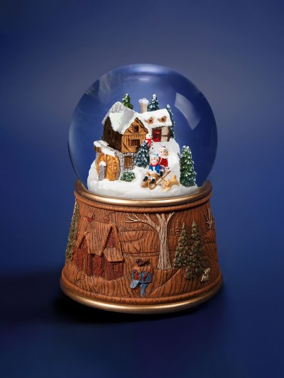 Acheter une boule à neige GLASSGLOBE avec rivière gelée, Snoopy et traîneau de Noël