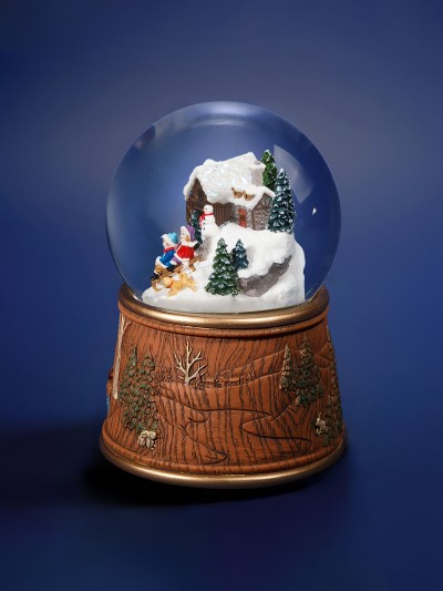 Snow globe GLASSGLOBE 10 cm avec neige scintillante, éclairage doux et détails féeriques