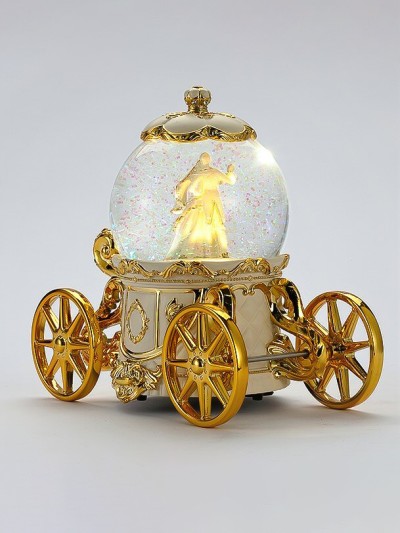 Boule à neige-carrosse dorée "Valse de l'Amour" avec éclairage, rotation et mécanisme musical