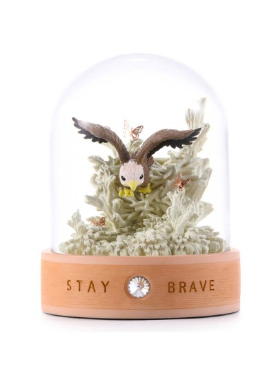 Schneekugel „Stay Brave – Der Mut“ mit Adler, Symbol für Mut und Inspiration