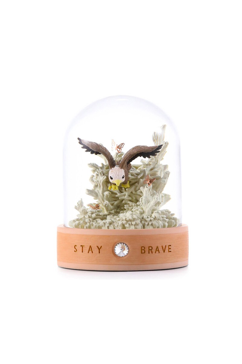 Schneekugel „Stay Brave – Der Mut“ mit Adler, Symbol für Mut und Inspiration
