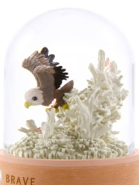 Schneekugel „Stay Brave – Der Mut“ mit Adler, Symbol für Mut und Inspiration