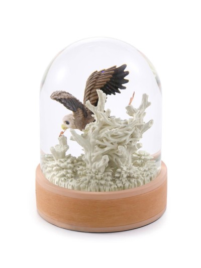 Schneekugel „Stay Brave – Der Mut“ mit Adler, Symbol für Mut und Inspiration