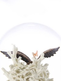 Schneekugel „Stay Brave – Der Mut“ mit Adler, Symbol für Mut und Inspiration