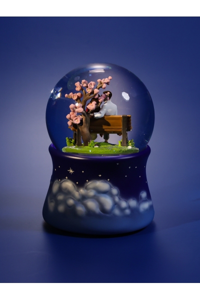 Boule à neige Histoire d’amour – snow globe musicale romantique en verre avec effet de neige et mélodie « La Vie en Rose »