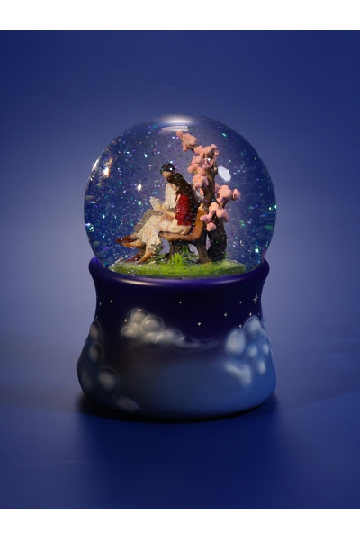 Schneekugel „Liebesgeschichte“ – romantische Schneekugel aus Glas mit Spieluhr, automatischem Schneewirbel und der Melodie „La V