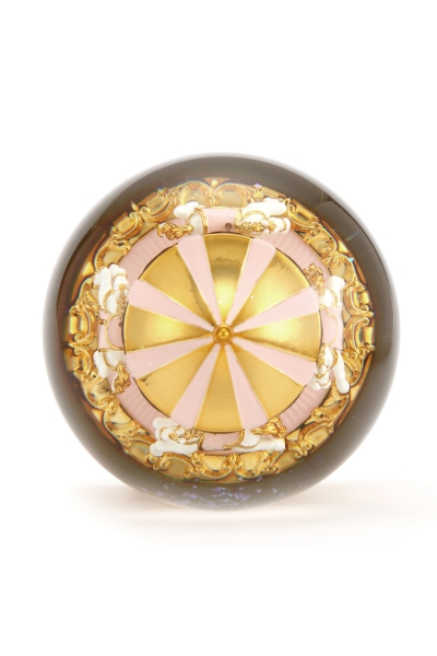 Schneekugel „Rosa Karussell“ – elegante Schneekugel mit Spieluhr, Swarovski-Kristallen und goldenen Details