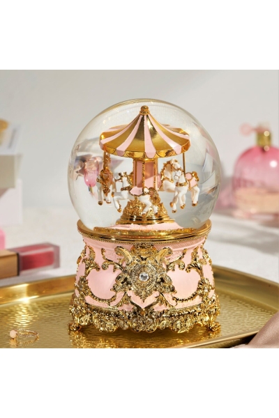 Schneekugel „Rosa Karussell“ – elegante Schneekugel mit Spieluhr, Swarovski-Kristallen und goldenen Details