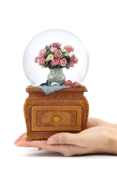 Sammler-Schneekugel mit Spieluhr und Schmuckschublade %shop-name%