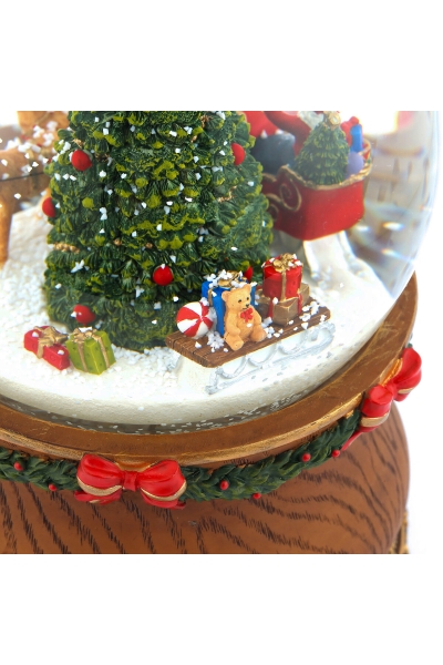 Große klassische Weihnachts-Schneekugel mit Spieluhr, Weihnachtsmann und geschmücktem Tannenbaum