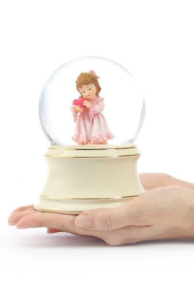 Cœur d’ange – boule à neige musicale artisanale avec ange et cœur rouge