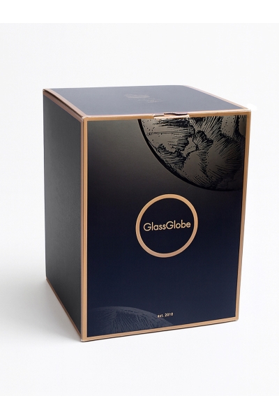 Riesige Spieluhr-Schneekugel „Weihnachtsdorf“ mit kleinem Zug, dem Schlitten des Weihnachtsmanns mit seinen Rentieren und der Me