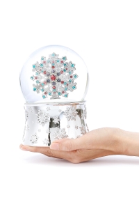 Weihnachtsschneekugel mit Musik & Licht – Schneeflocke | GLASSGLOBE