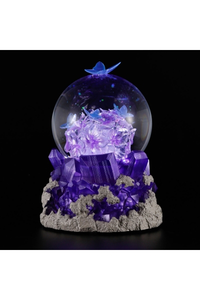 Boule à neige Violettes avec fleurs translucides, papillons bleus et cristaux violets