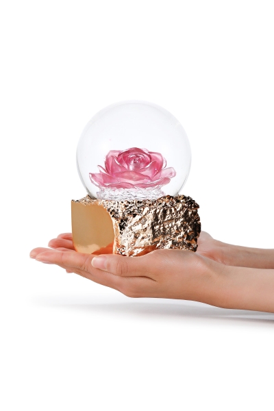 Boule à neige musicale Rose avec paillettes | GLASSGLOBE