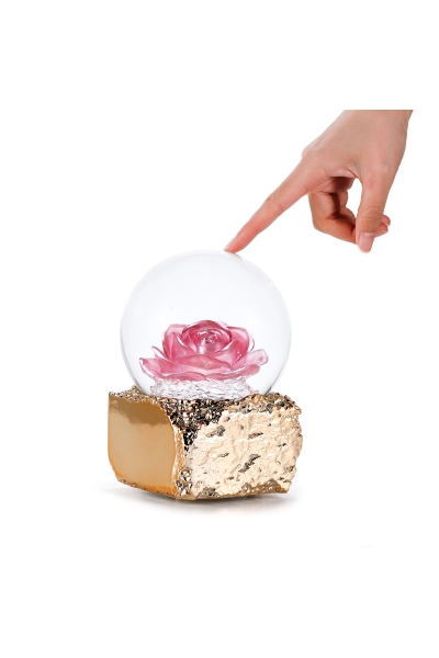 Boule à neige musicale Rose avec paillettes | GLASSGLOBE